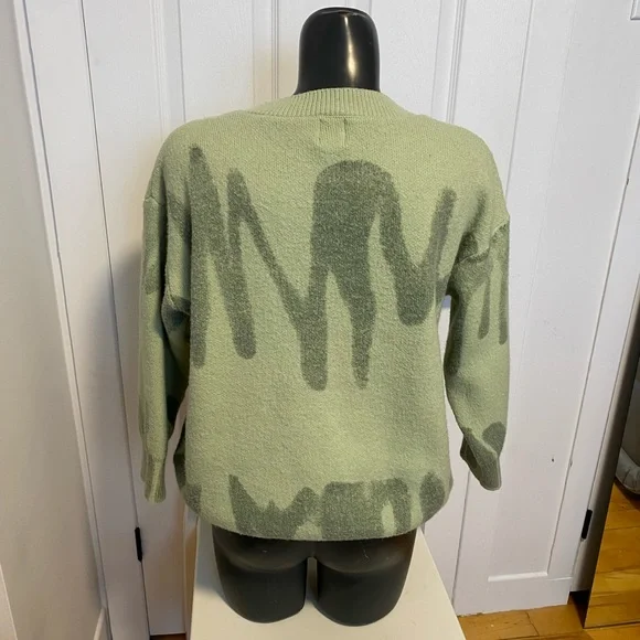 Sweater - Picture 4 of 4